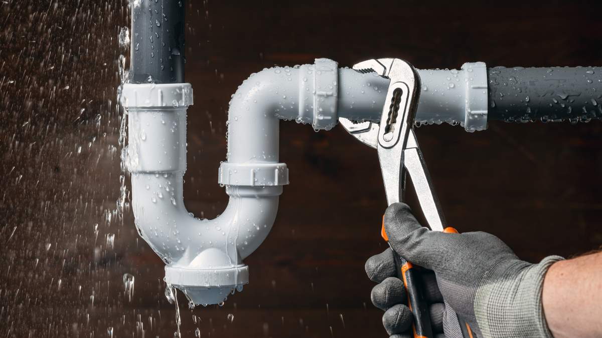 Fort Lauderdale Homeowner Fights $60,000 Bill After Hidden Leak | NewsRadio WIOD
