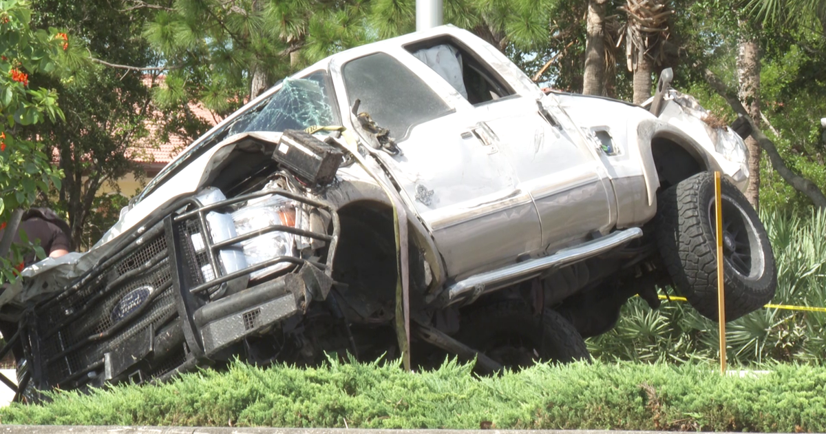 Law enforcement responds to vehicle crash blocking Estero intersection | Lee County