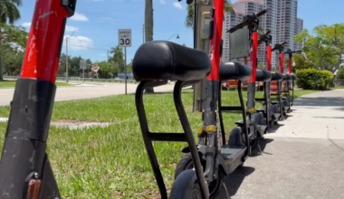 Fort Myers scooter expansion plan divides downtown business owners | Lee County
