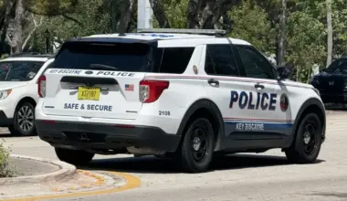 Police finds suspected narcotics on the shoreline | Key Biscayne