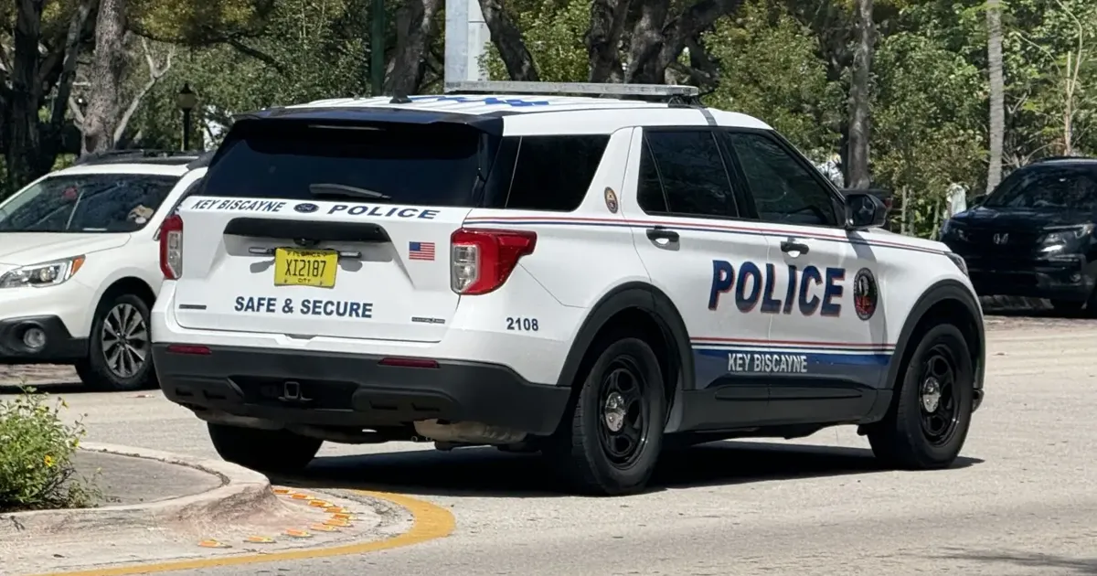 Police finds suspected narcotics on the shoreline | Key Biscayne