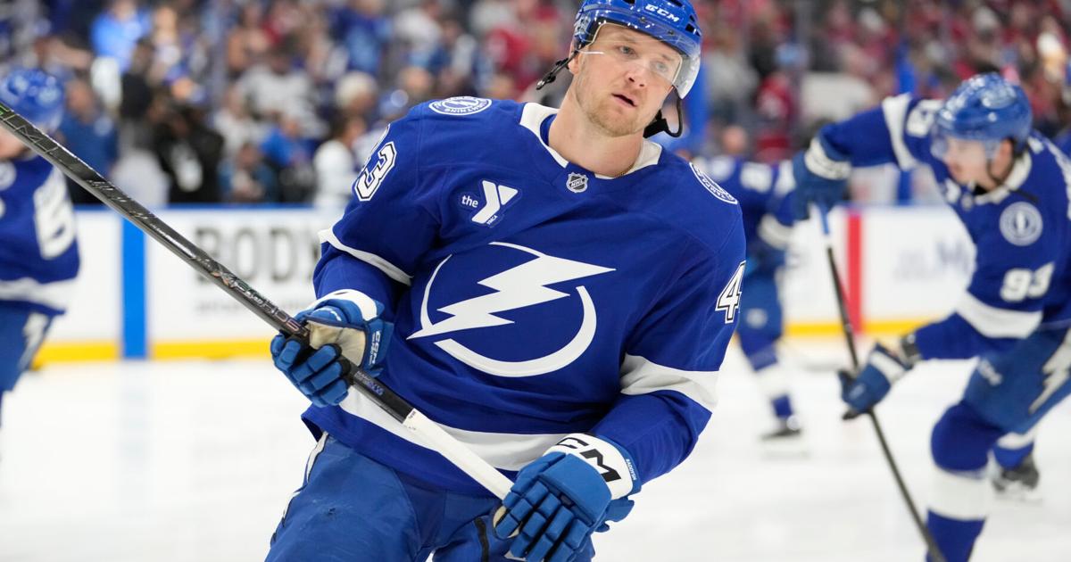 Leafs acquire Darren Raddysh from Lightning and sign him to an 8-year contract | Sports