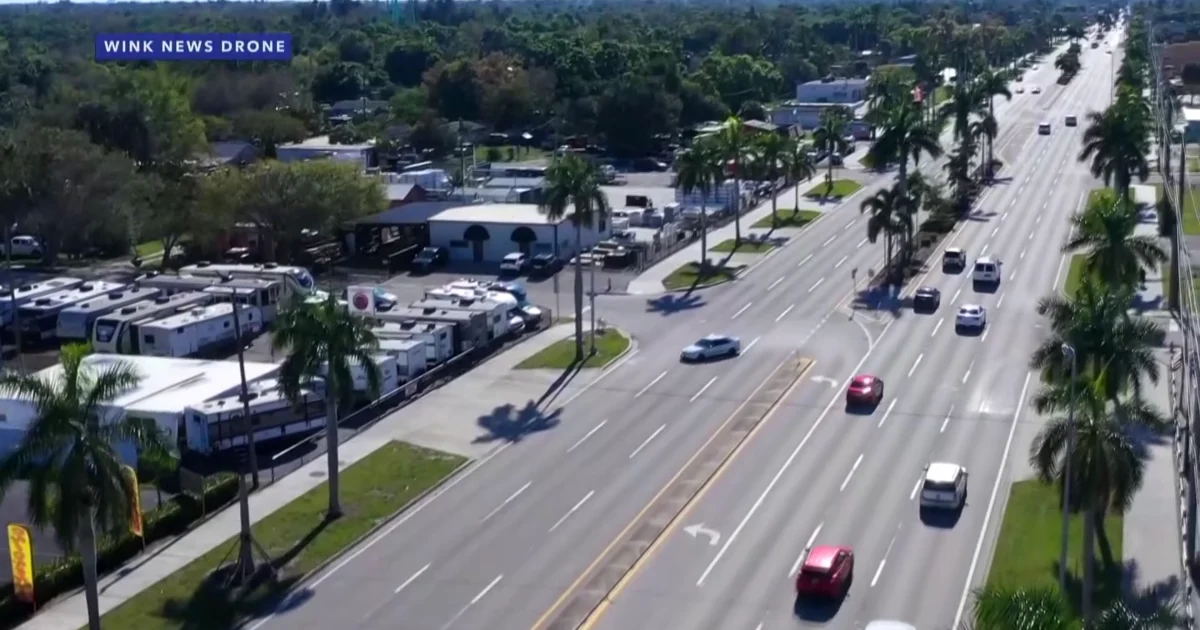 Fort Myers gets new crossing signal on Palm Beach Boulevard | Lee County