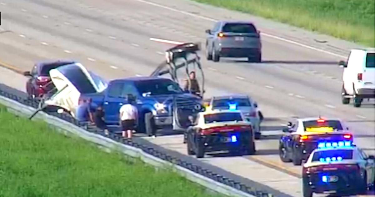 Crash closes I-75 lanes near Luckett Road after boat trailer jackknifes | Lee County