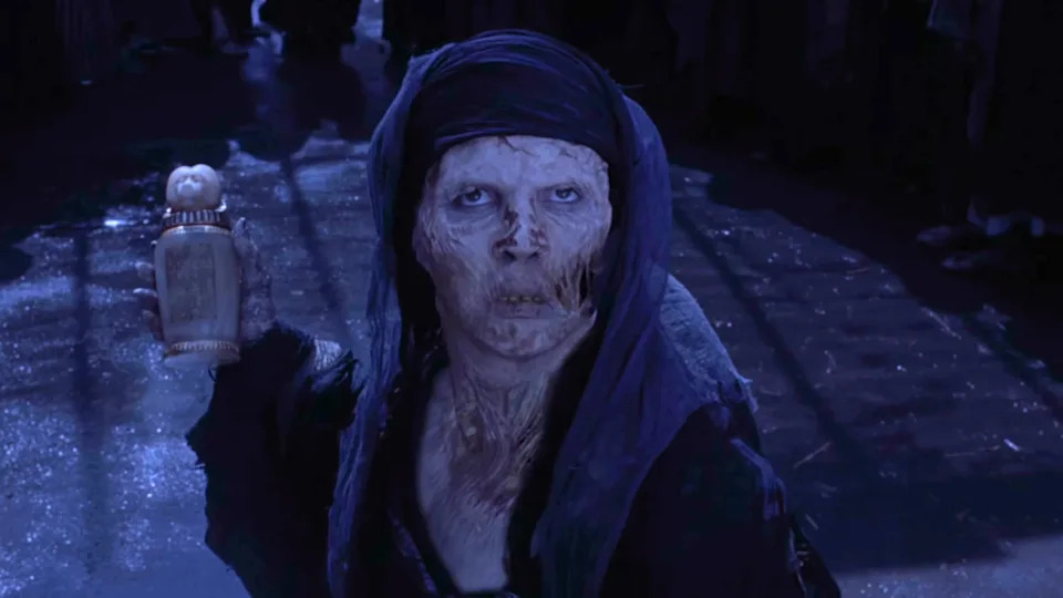 Arnold Vosloo, Brendan Fraser, and Rachel Weisz star in The Mummy (1999).