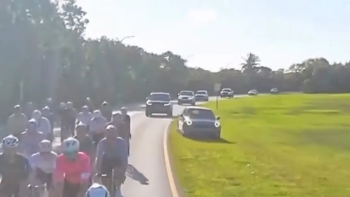 A Fed up Florida Driver Veered Onto a Median After a Large Group of Cyclists Blocked All Lanes, Stopping Traffic