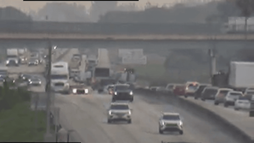 According to Florida 511, the right shoulder is blocked between mile markers 100 and 103. The incident was reported around 6:49 a.m. and was still active as of 7:30 a.m., with officials calling it an intermediate-level disruption. (FDOT)