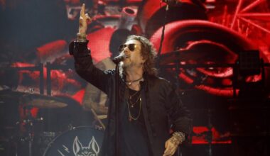 Black Crowes shoot down 'USA' chants, boos in Tampa: 'Don't know what you have to be so proud of'