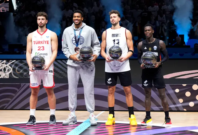 Basketball - FIBA EuroBasket 2025 - Final - Turkey v Germany - Xiaomi Arena, Riga, Latvia - September 14, 2025 Germany's Dennis Schroder, Turkey's Alperen Sengun, Greece's Giannis Antetokounmpo and Germany's Franz Wagner pose for a picture with their awards REUTERS/Ints Kalnins