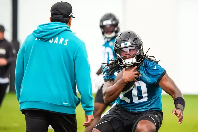 Jacksonville Jaguars running back Deejay Dallas (20) cuts upfield during the second day of minicamp at the Miller Electric Center, Wednesday, June 10, 2026, in Jacksonville. [Doug Engle/Florida Times-Union]