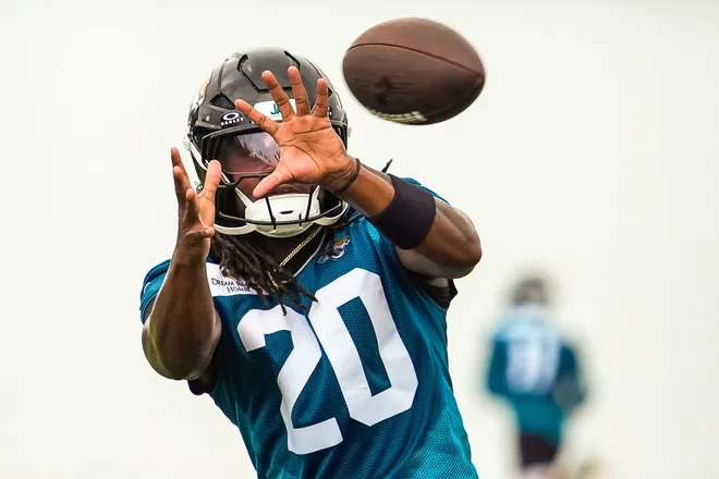 Jacksonville Jaguars running back Deejay Dallas (20) hauls in a pass during the second day of minicamp at the Miller Electric Center, Wednesday, June 10, 2026, in Jacksonville. [Doug Engle/Florida Times-Union]