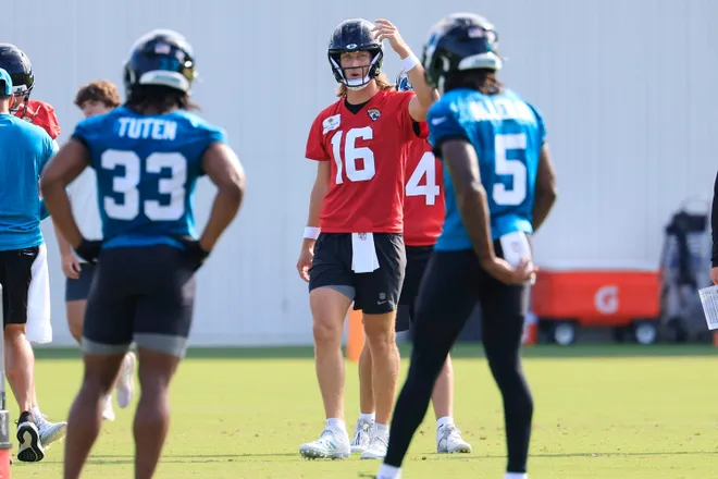 Jacksonville Jaguars quarterback Trevor Lawrence (16) talks to the team during the third day of minicamp at the Miller Electric Center, Thursday, June 11, 2026, in Jacksonville, Fla.