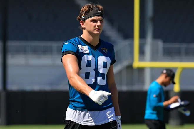 Jacksonville Jaguars tight end Tanner Koziol (89) walks off the field during the third day of minicamp at the Miller Electric Center, Thursday, June 11, 2026, in Jacksonville, Fla.