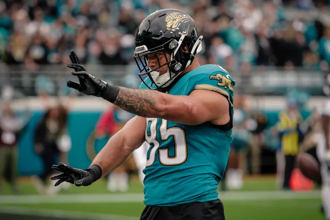 Jan 4, 2026; Jacksonville, Florida, USA; Jacksonville Jaguars tight end Brenton Strange (85) celebrates after scoring a touchdown against the Tennessee Titans at EverBank Stadium. Mandatory Credit: Travis Register-Imagn Images