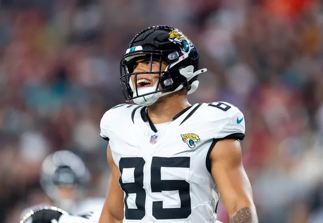 Nov 23, 2025; Glendale, Arizona, USA; Jacksonville Jaguars tight end Brenton Strange (85) against the Arizona Cardinals at State Farm Stadium. Mandatory Credit: Mark J. Rebilas-Imagn Images