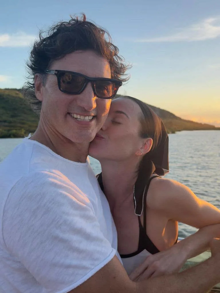 Katy Perry kisses new boyfriend Justin Trudeau during their Christmas holidays