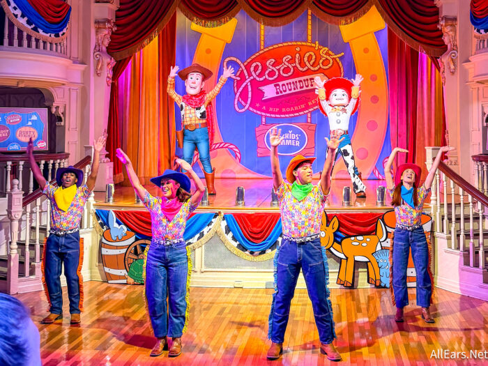 A Huge Celebrity Just Made a SURPRISE Appearance in Magic Kingdom