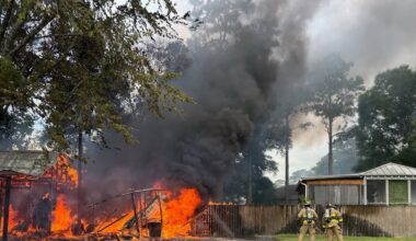 Firefighters battle structure fire in northwest Florida