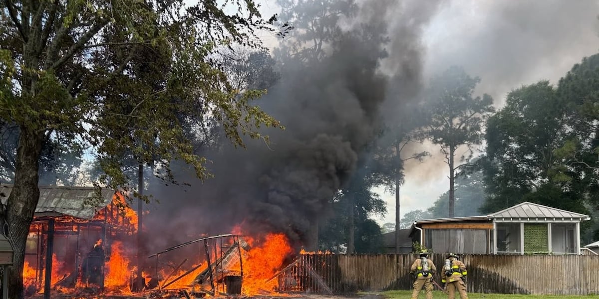 Firefighters battle structure fire in northwest Florida