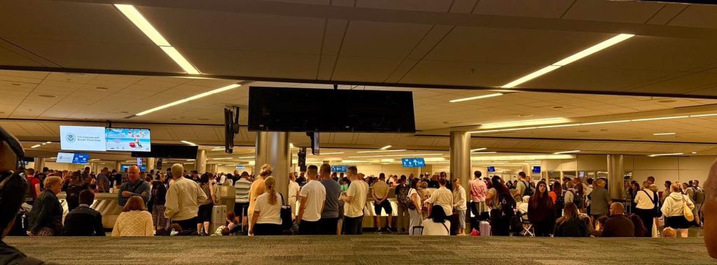 Passenger says hundreds stuck at OIA, told they'd face arrest if they left without baggage