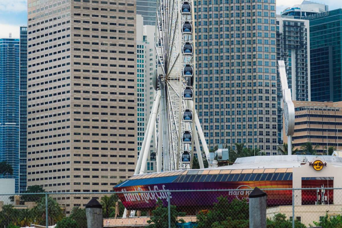 Miami's Bayside Hard Rock Cafe is closing its doors after 33 years