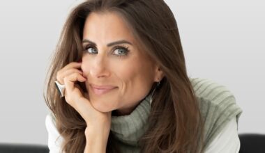 headshot of relationship expert Dr. Lisa Paz