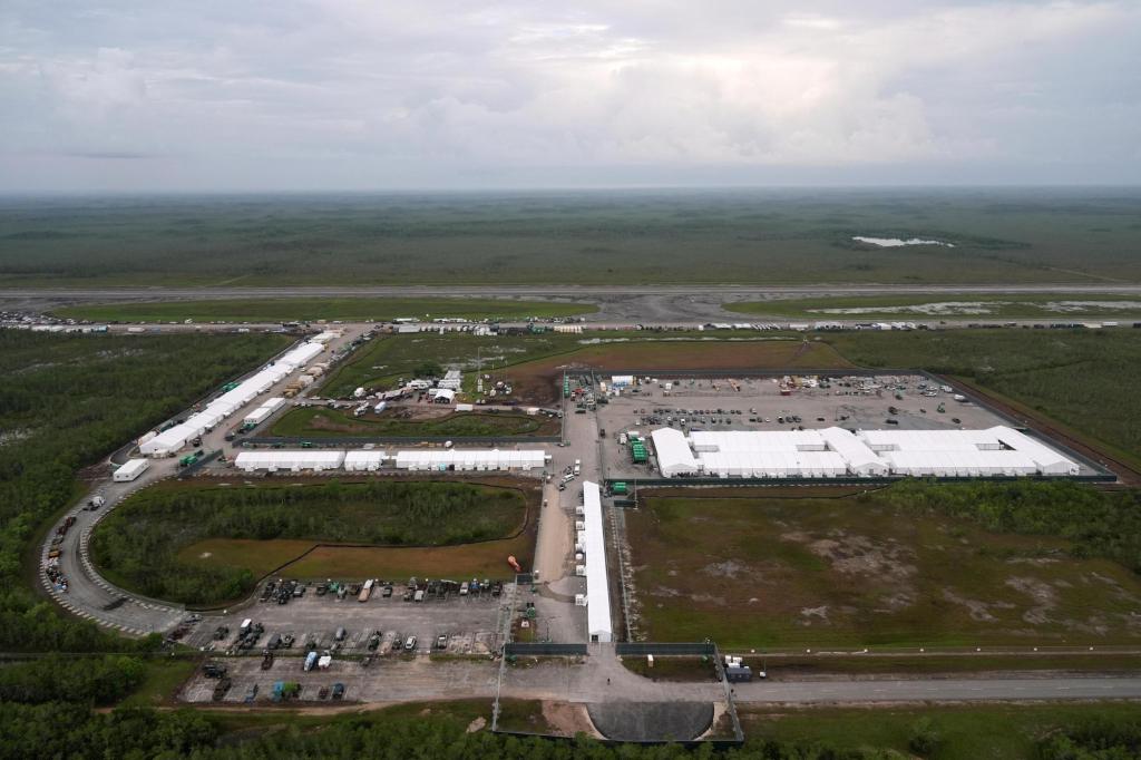 Everglades immigration detention center in Florida officially closes