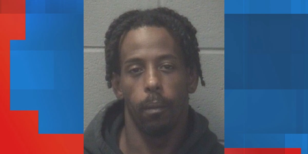 Man charged with assaulting two Jacksonville police officers during investigation