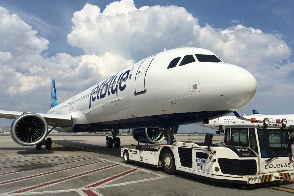 JetBlue Shrinks in Newark and LaGuardia