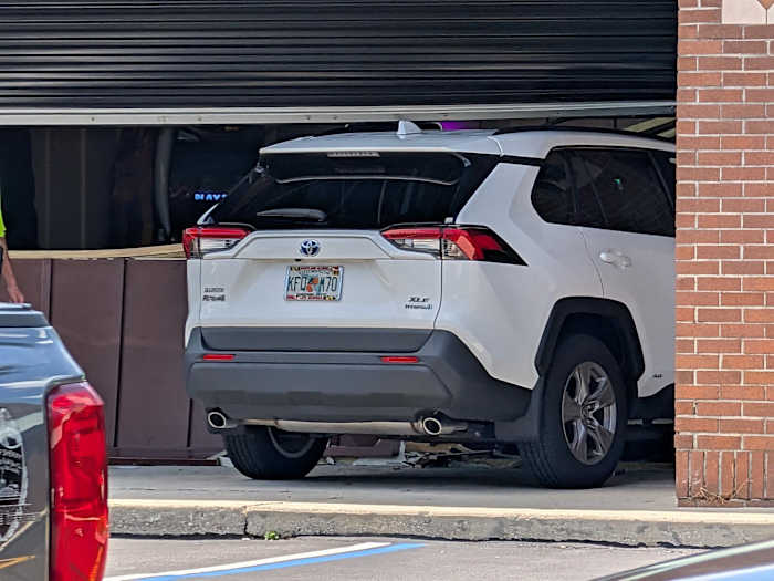 Driver crashes SUV into Kickers Country Bar on Beach Boulevard