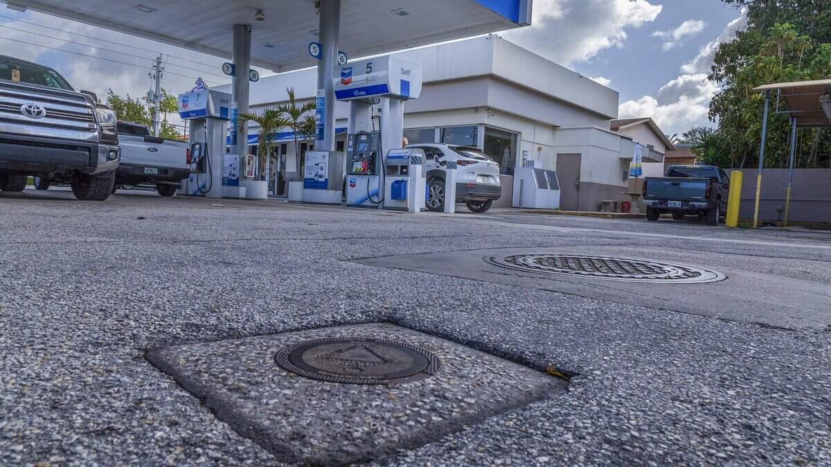 Where are the leaking gas tanks in Florida?
