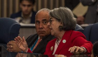 Miami-Dade mayor forces out top deputy and port director