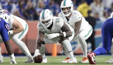 Dolphins, center Aaron Brewer agree to three-year extension