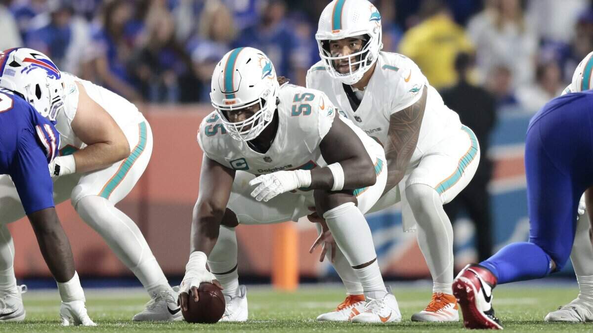 Dolphins, center Aaron Brewer agree to three-year extension
