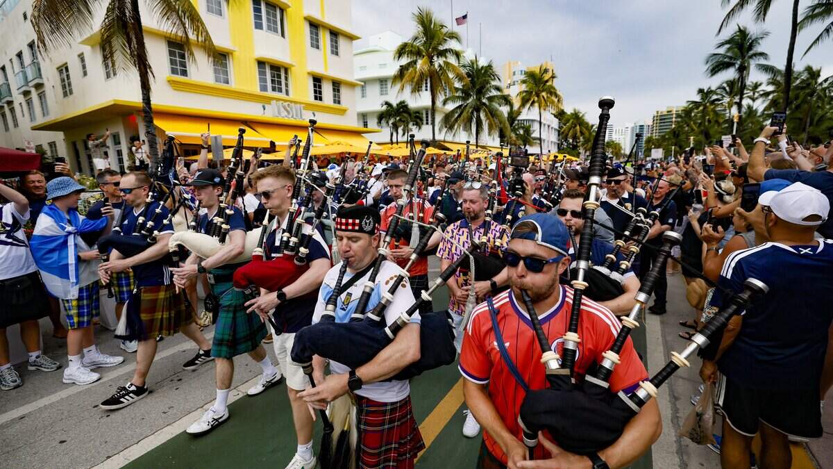 Scotland fans fill Ocean Drive ahead of World Cup match