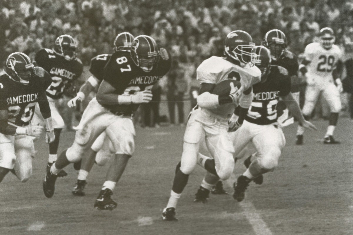 Orlando Watters, Arkansas football star in early SEC years, dies at 54