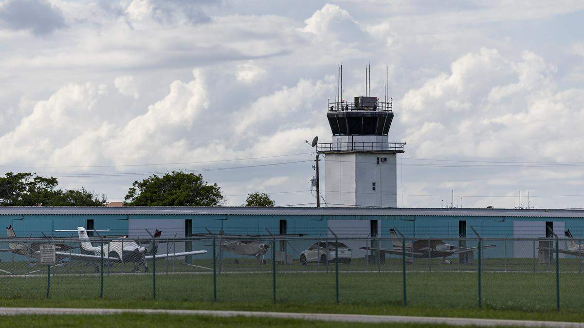 A view of the air traffic control tower at North Perry Airport on Wednesday, Sept. 24, 2025, in Pembroke Pines, Fla. A view of the air traffic control tower at North Perry Airport on Wednesday, Sept. 24, 2025, in Pembroke Pines, Fla.