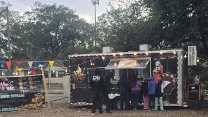 A Jacksonville food truck is feeding kids for free this summer. Here’s how you can help