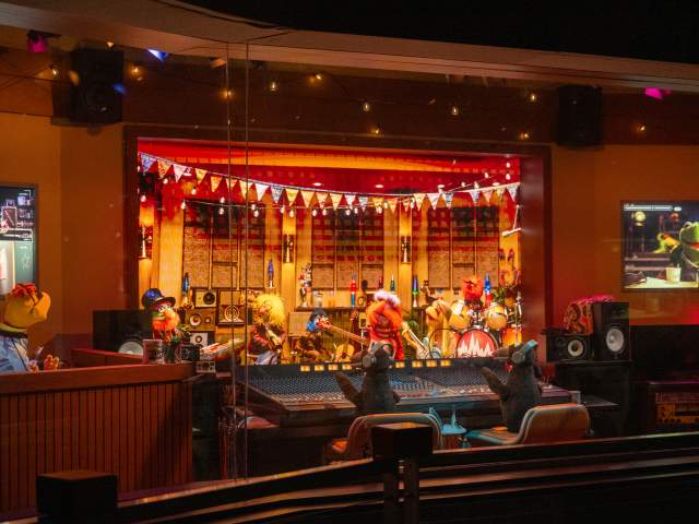 Beginning May 26, 2026, guests can experience Rock ’n’ Roller Coaster Starring The Muppets at Disney’s Hollywood Studios. Featuring high‑speed thrills, zany comedy and an electrifying soundtrack, the attraction delivers a newly reimagined experience that feels fresh, fast and unforgettable.