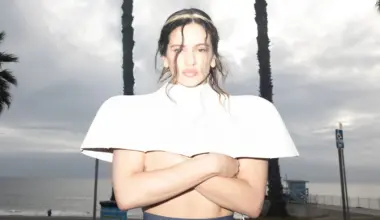 Photo of a woman wearing a white top .