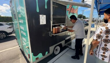 Customers line up at Saucin Wings food truck in Tampa. (Spectrum News)
