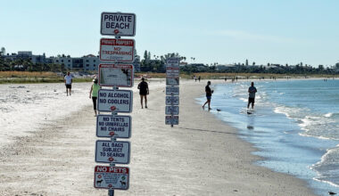 Beach signs ignite a bigger fight on St. Pete Beach