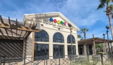 The front entrance of the Sugar Factory at The Markets at Town Center.