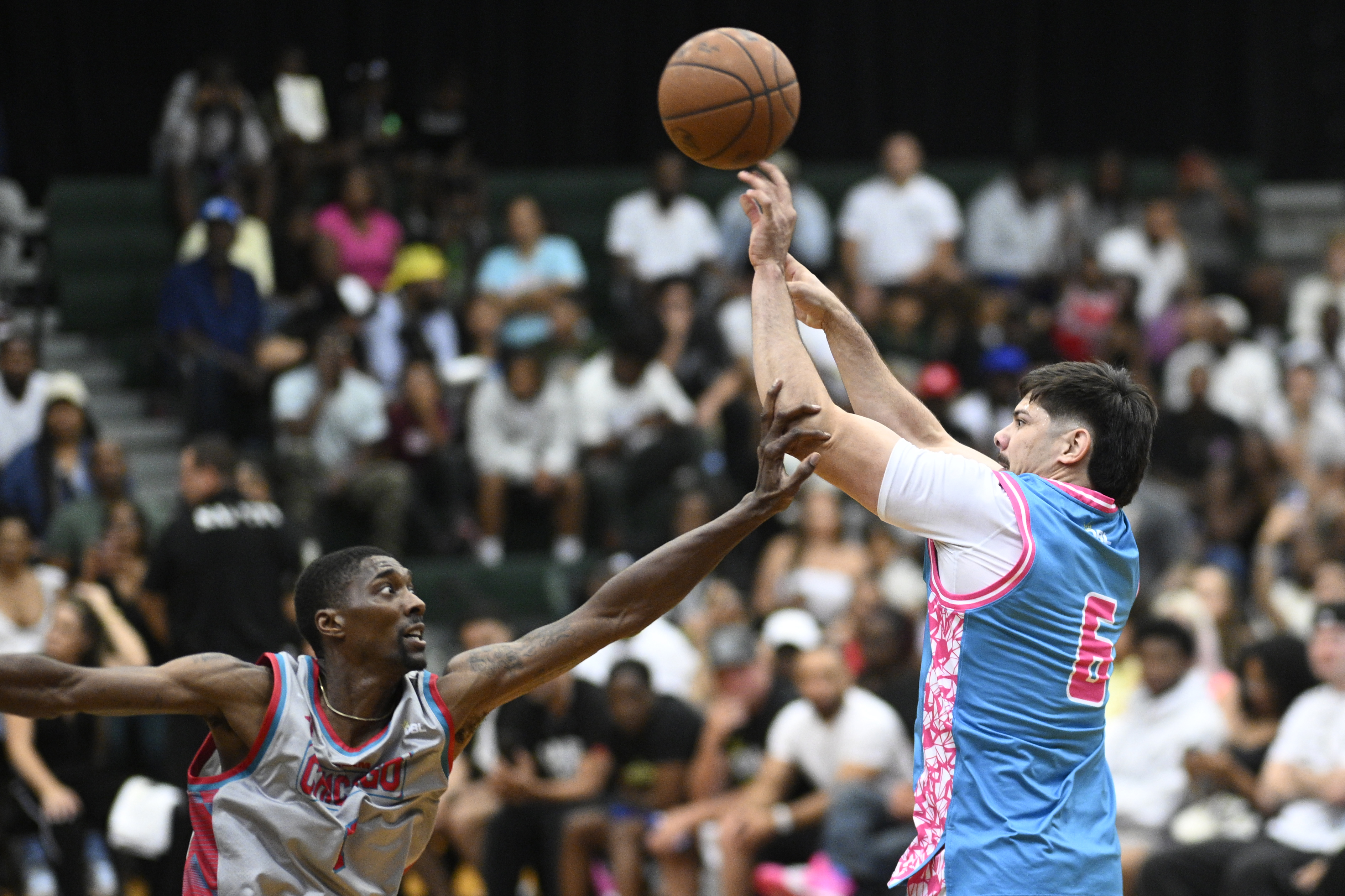 Team Miamiâs Josmel â305Bucketsâ Martinez (6) shoots over Chicagoâs Mitchell...