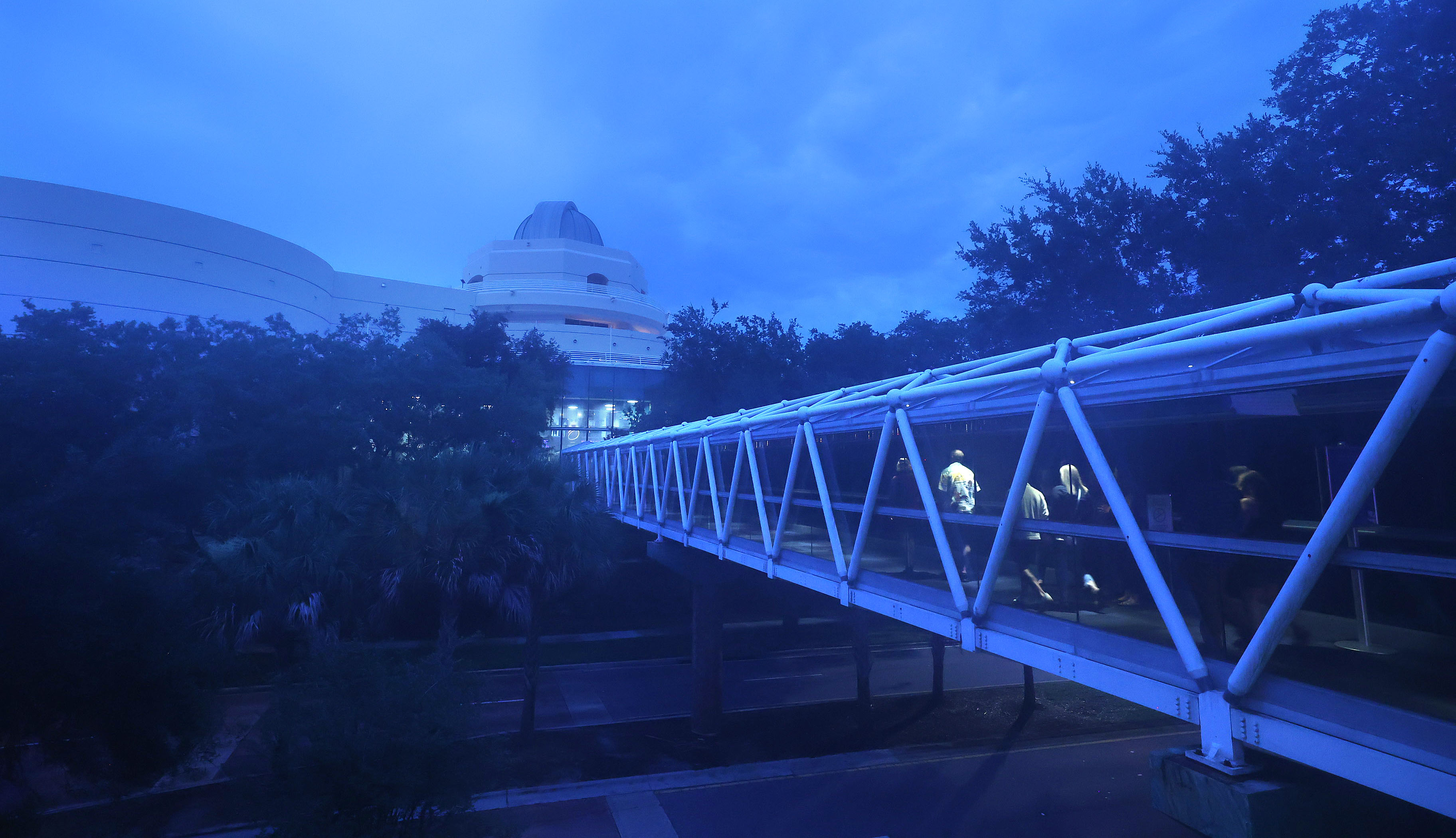 Guests walk across the walkway toward Orlando Science Centerâs Science...