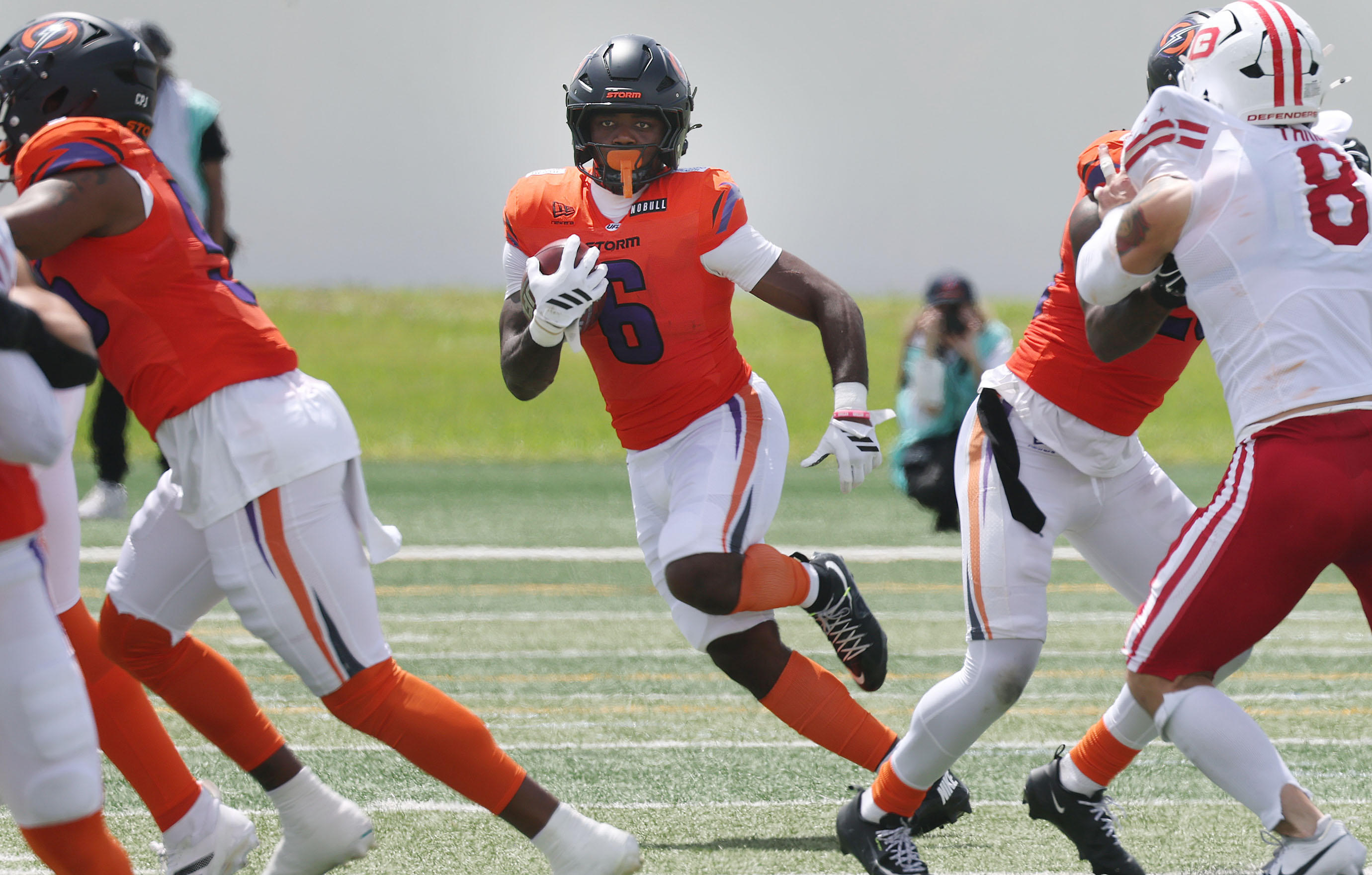 Storm running back Jashaun Corbin (6) runs during the Orlando...