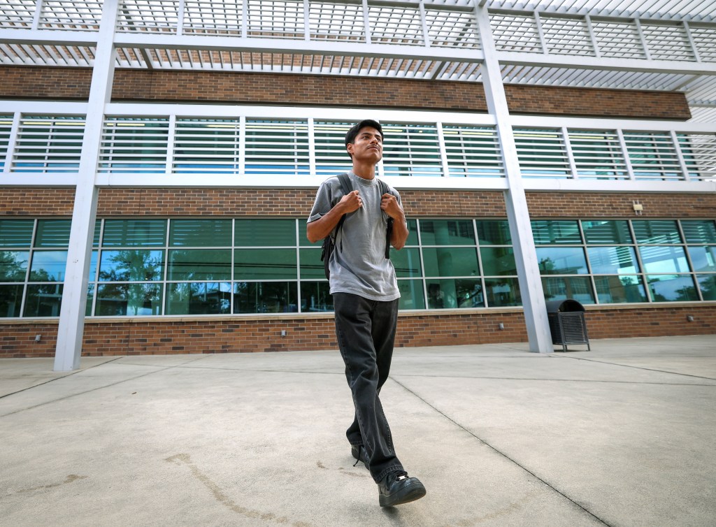 Florida board votes to ban undocumented students from state colleges – Orlando Sentinel