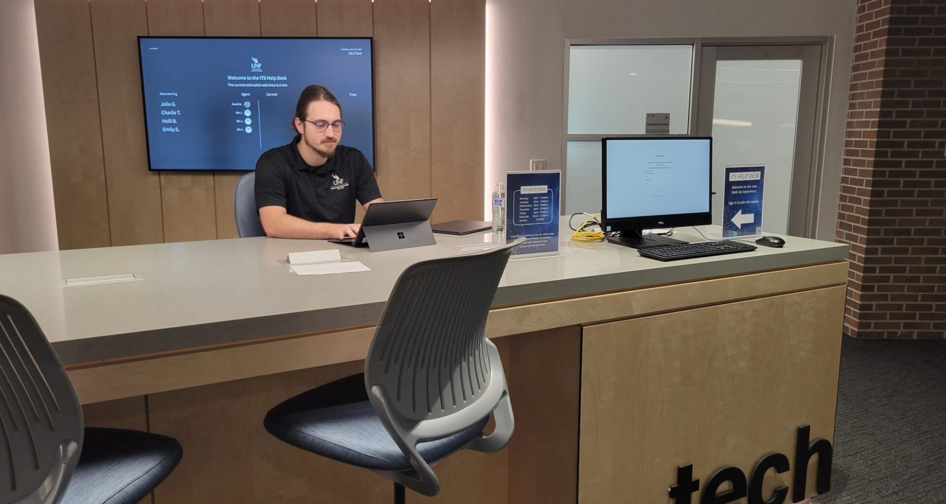 UNF Tech Desk opens in Carpenter Library