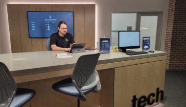 UNF Tech Desk opens in Carpenter Library