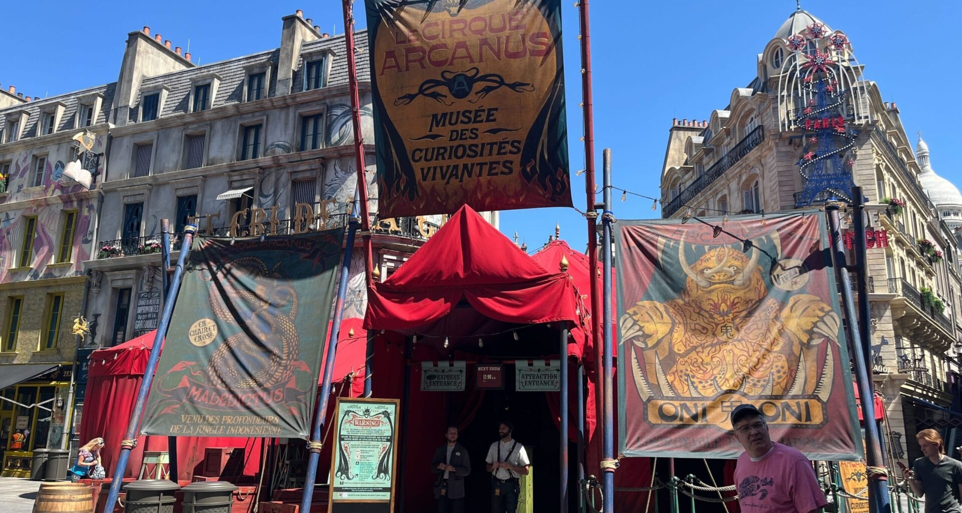 Le Cirque Arcanus is a stage show in The Wizarding World of Harry Potter – Ministry of Magic that combines live performers, puppetry, special effects, and more.